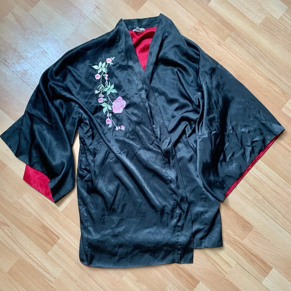 100% silk, reversible Black / scarlet Kimono with pink Floral Embroidery